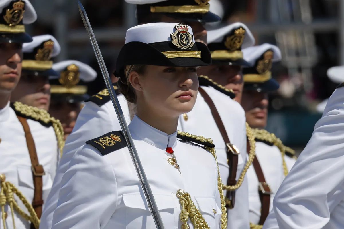 Felipe VI otorga a Leonor la Gran Cruz del Mérito Naval.
