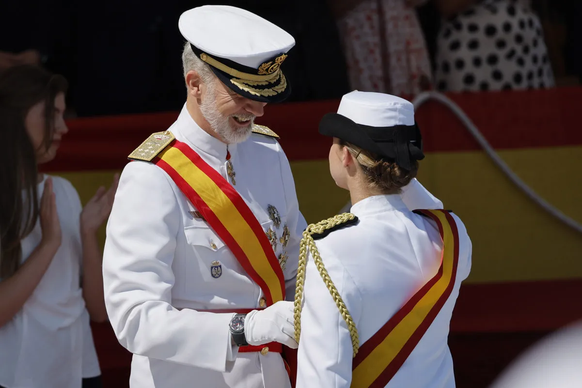 Felipe VI otorga a Leonor la Gran Cruz del Mérito Naval.
