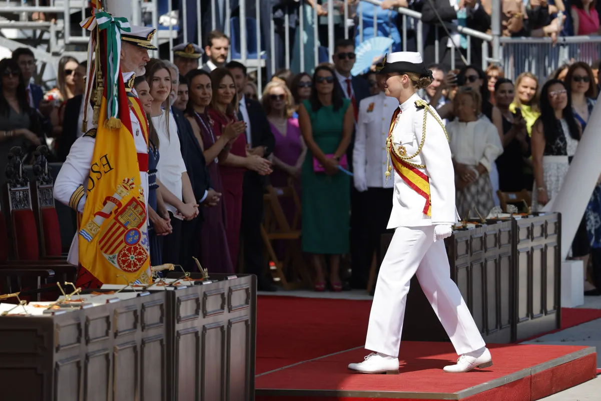 Felipe VI otorga a Leonor la Gran Cruz del Mérito Naval.