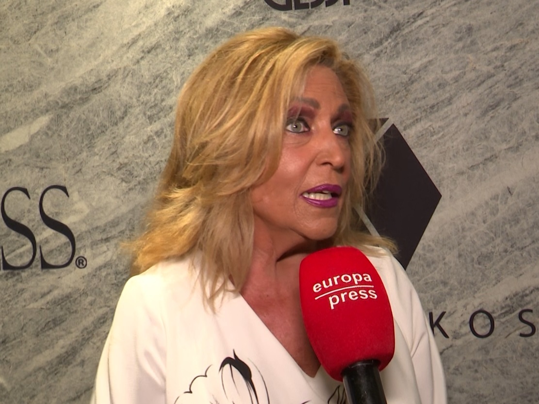 Lydia Lozano revela que habla con las cenizas de su madre.