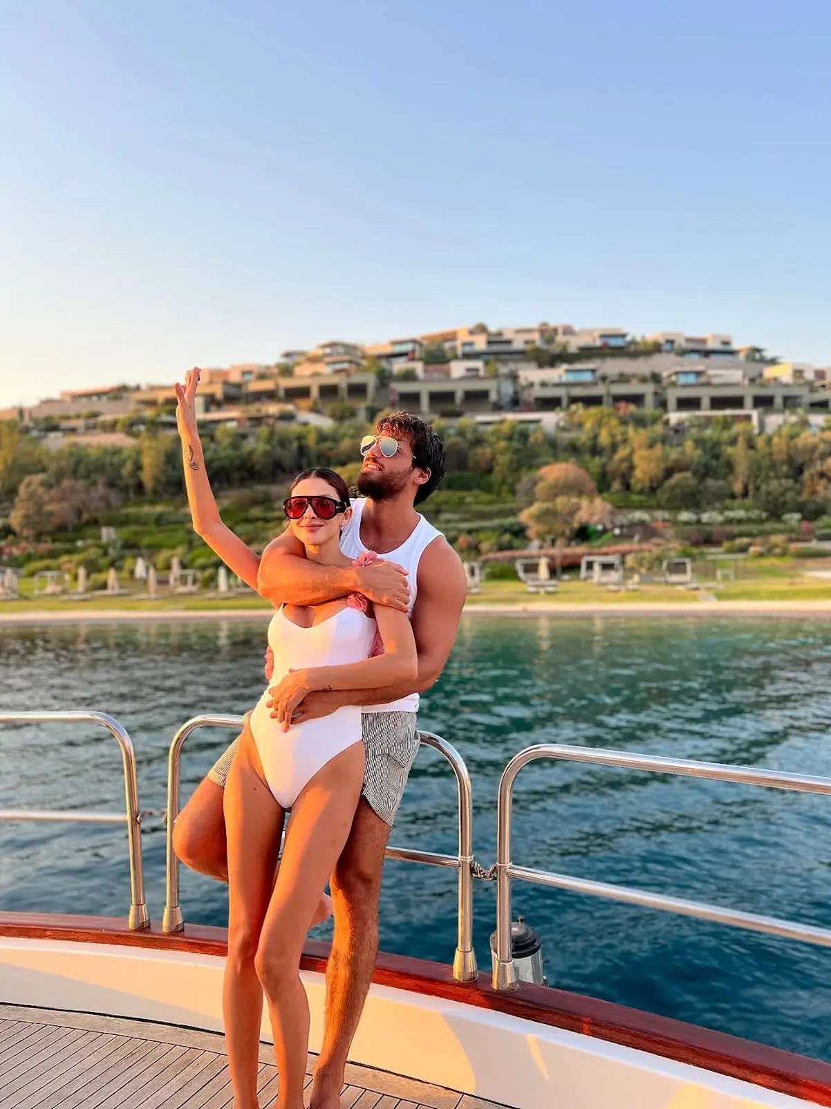 Can Yaman con su novia