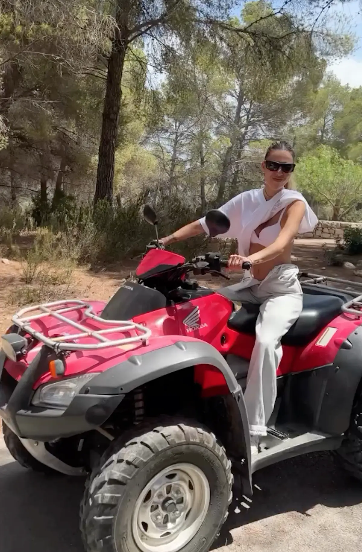 Alejandra Rubio en un quad