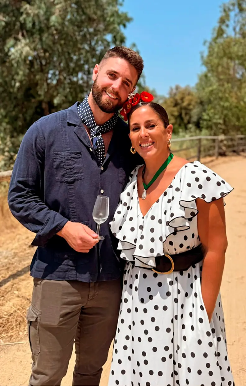 David Rodríguez con Anabel Pantoja en el Rocío.