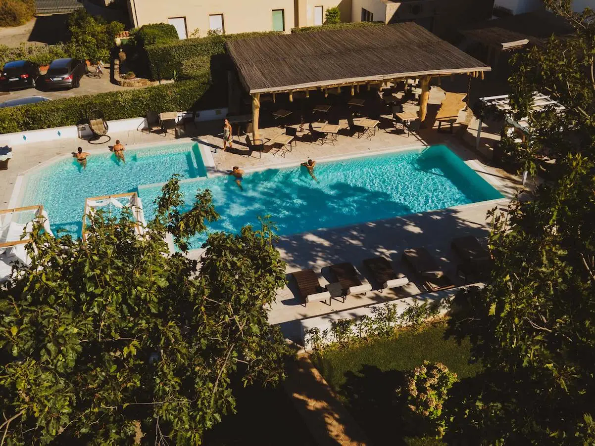 Piscina del resort Le Mimose