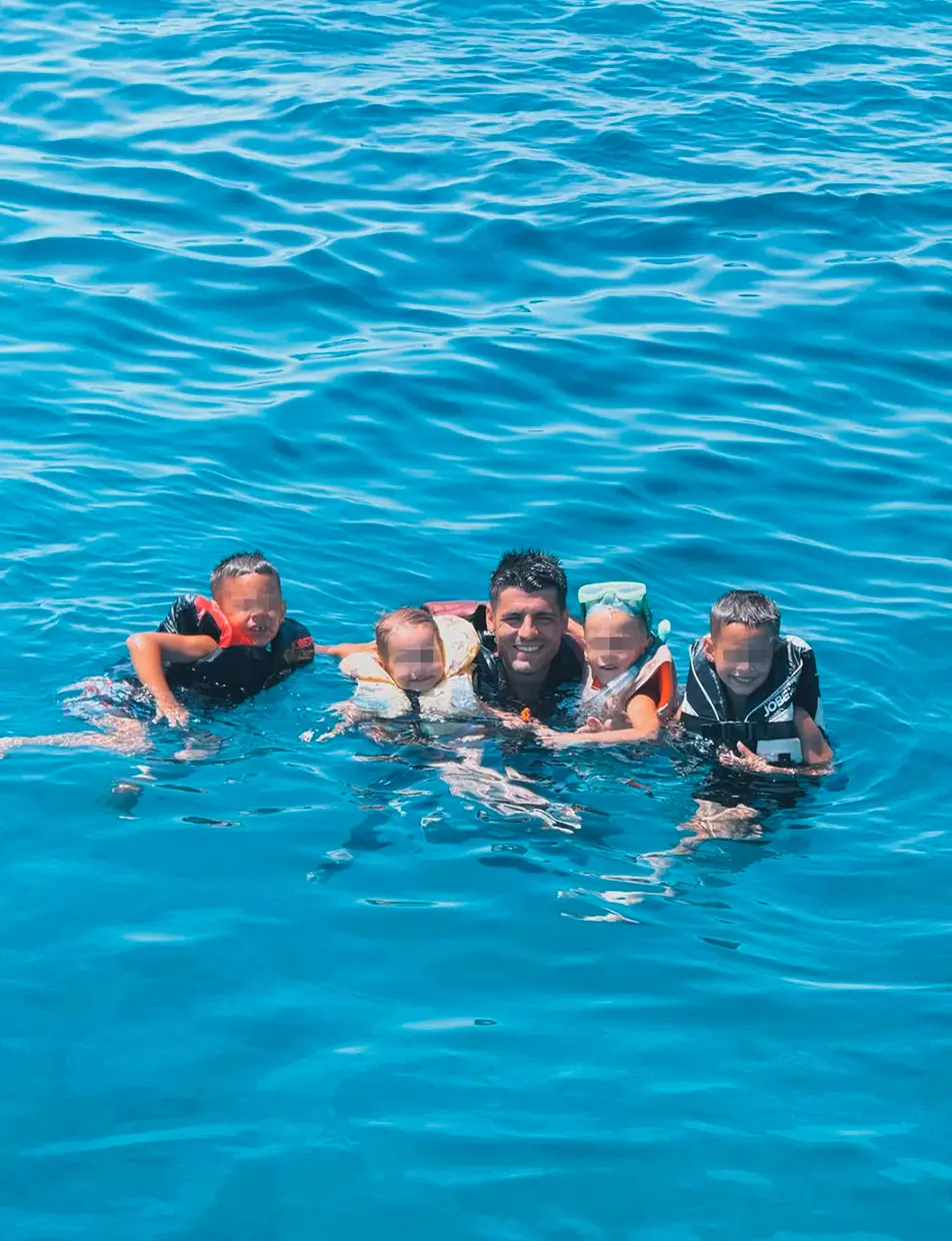 Morata y Campello hijos en el mar