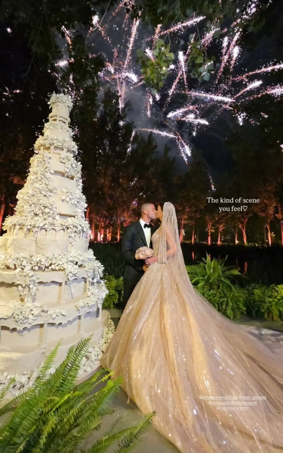 Los recién casados disfrutando de su gran día