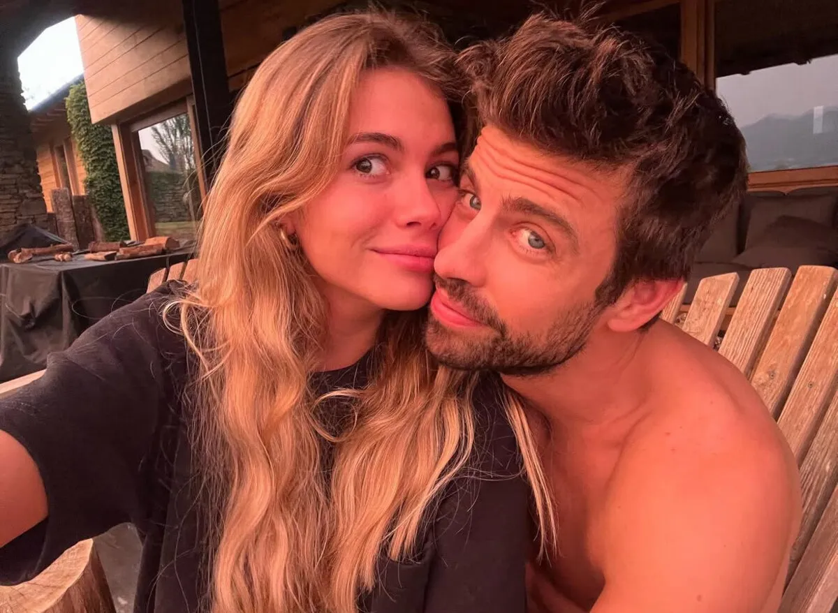 Gerard Piqué y Clara Chía en redes sociales