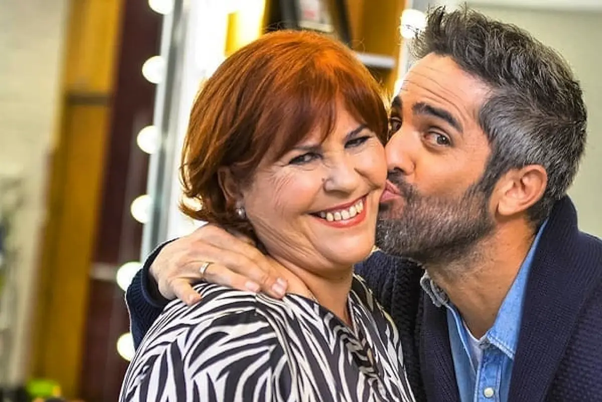 Roberto Leal y su madre