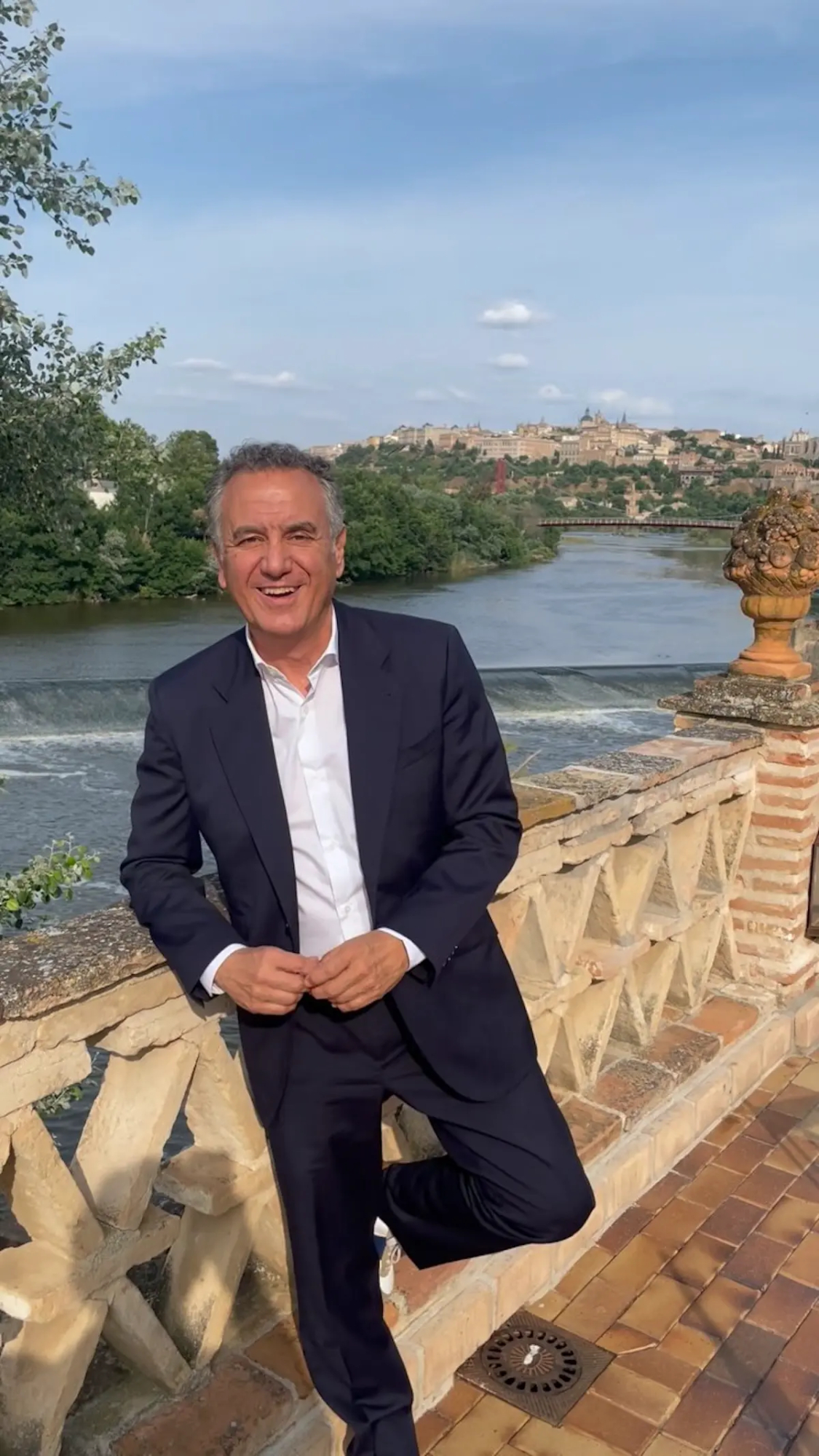 Roberto Brasero posando