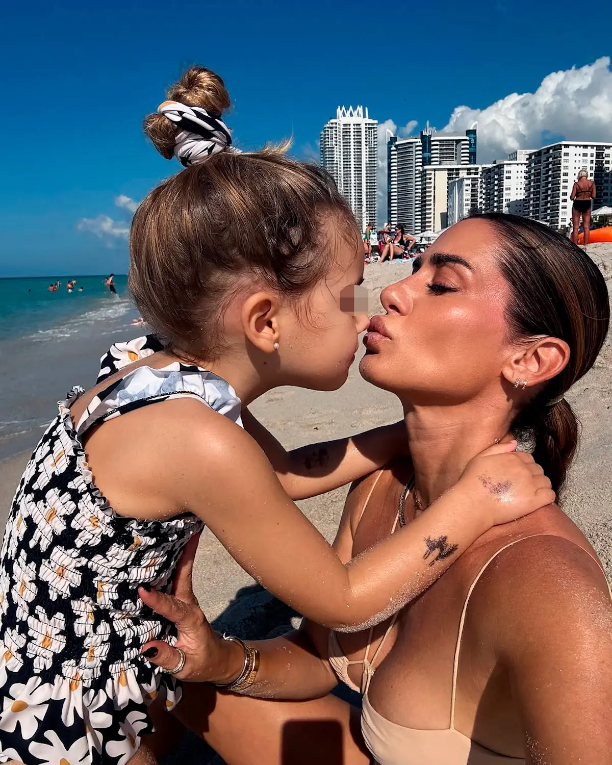 Elena Tablada con su hija
