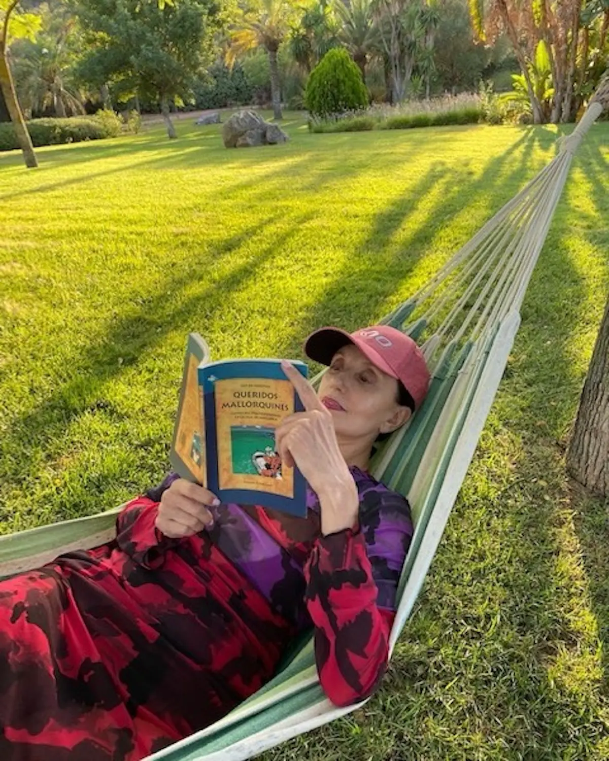 Luz Casal leyendo