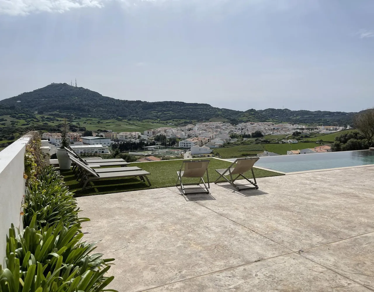 Nos colamos en la preciosa casa de Menorca donde Nuria Roca pasa sus vacaciones con su familia