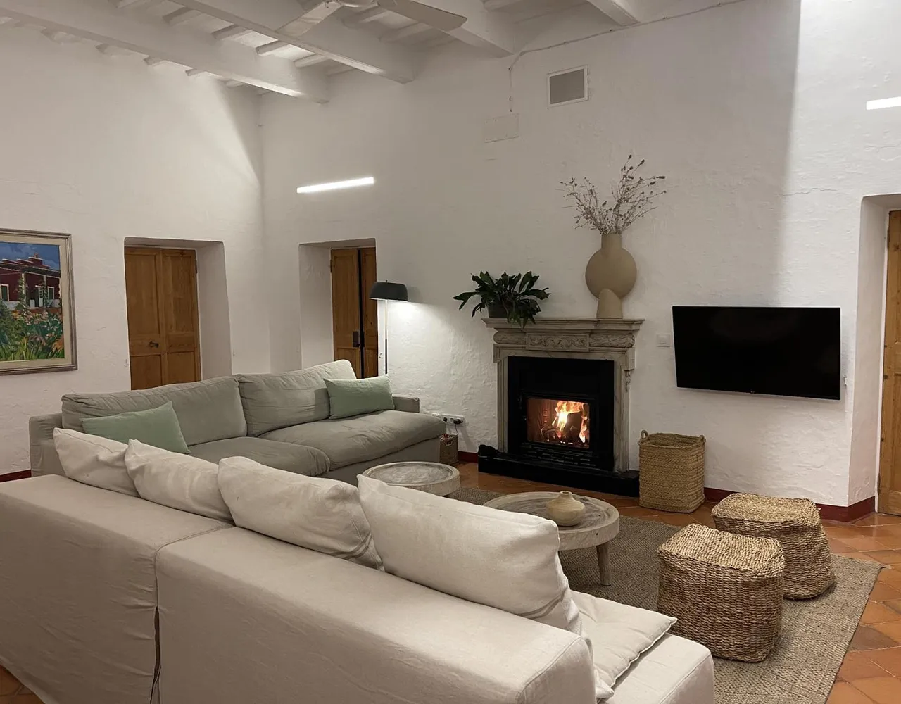 Nos colamos en la preciosa casa de Menorca donde Nuria Roca pasa sus vacaciones con su familia