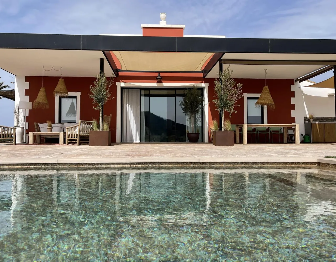 Nos colamos en la preciosa casa de Menorca donde Nuria Roca pasa sus vacaciones con su familia