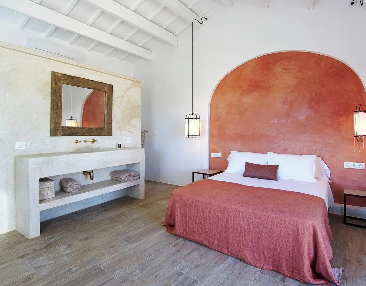 Nos colamos en la preciosa casa de Menorca donde Nuria Roca pasa sus vacaciones con su familia