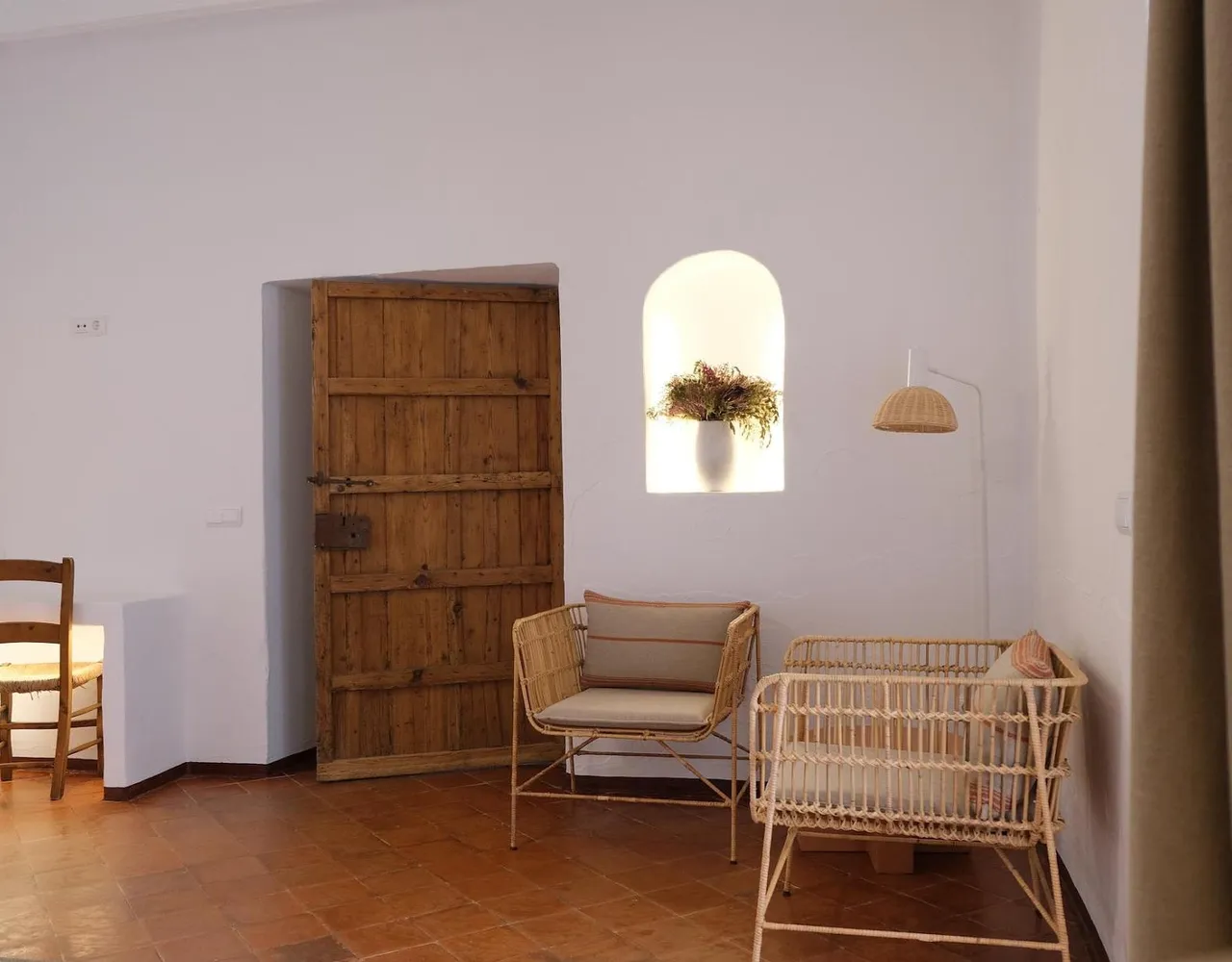 Nos colamos en la preciosa casa de Menorca donde Nuria Roca pasa sus vacaciones con su familia