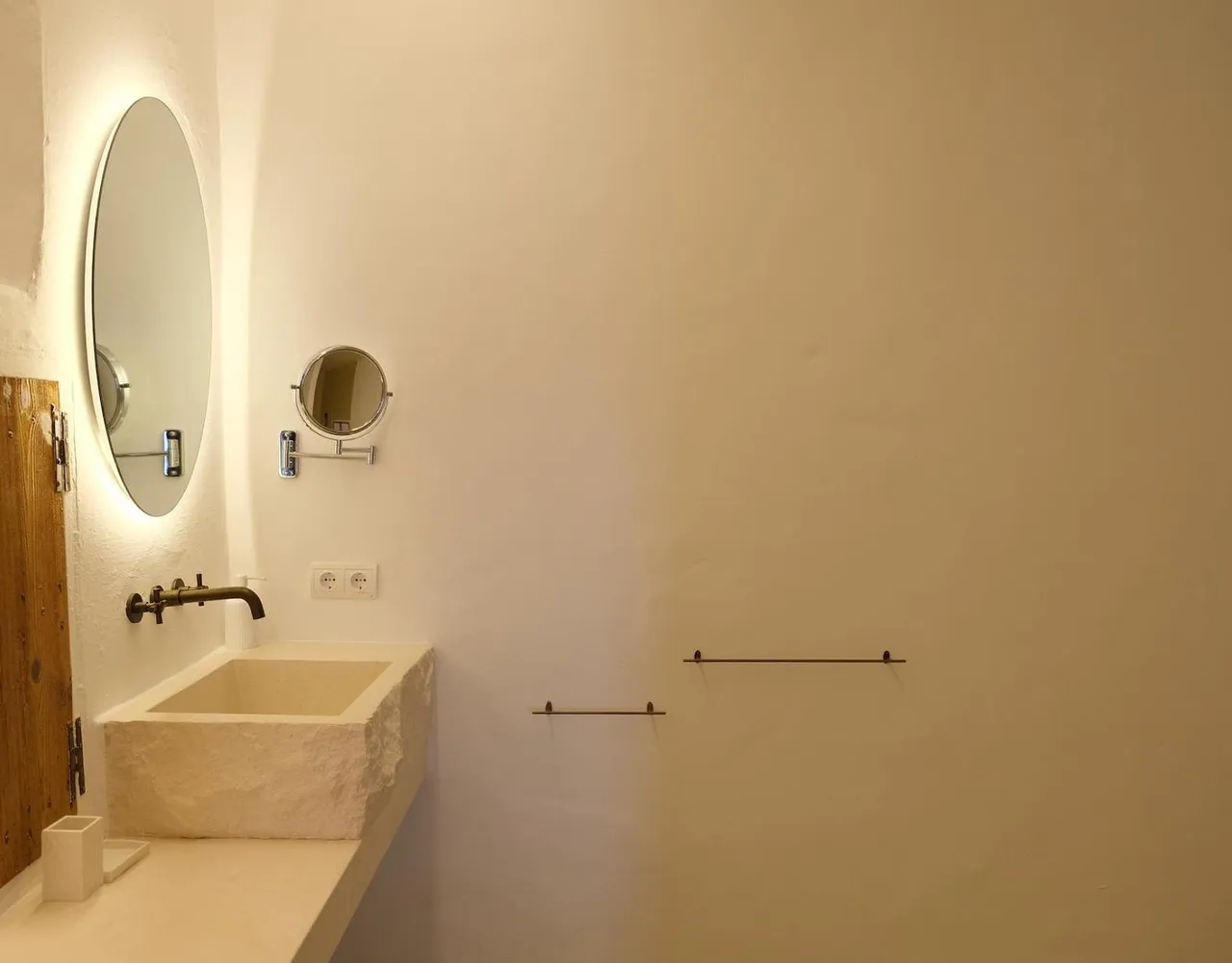 Nos colamos en la preciosa casa de Menorca donde Nuria Roca pasa sus vacaciones con su familia