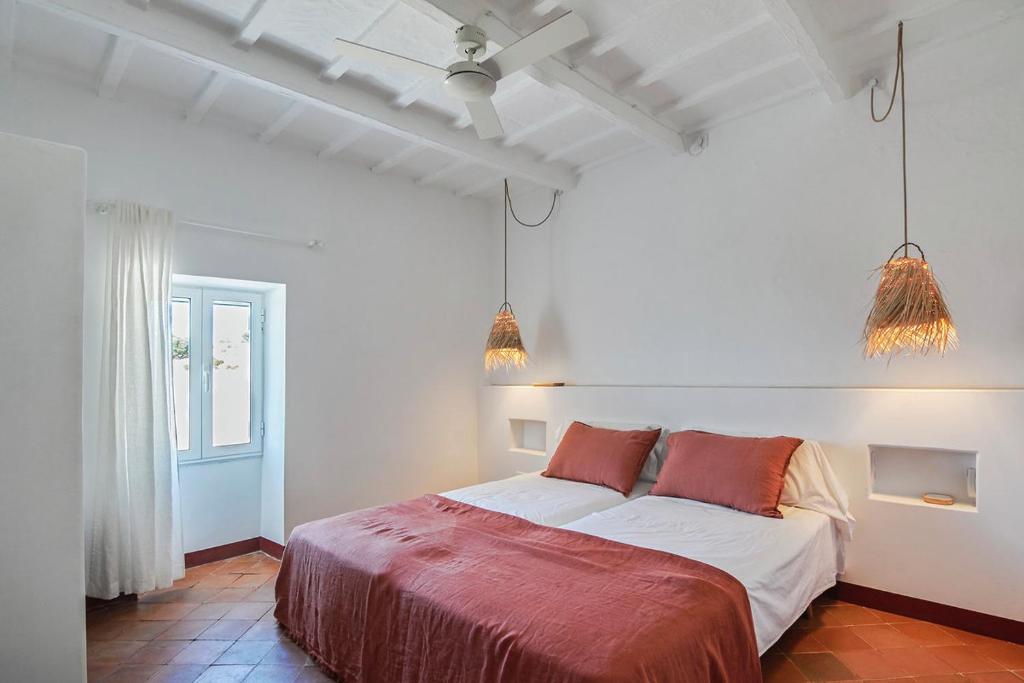 Nos colamos en la preciosa casa de Menorca donde Nuria Roca pasa sus vacaciones con su familia