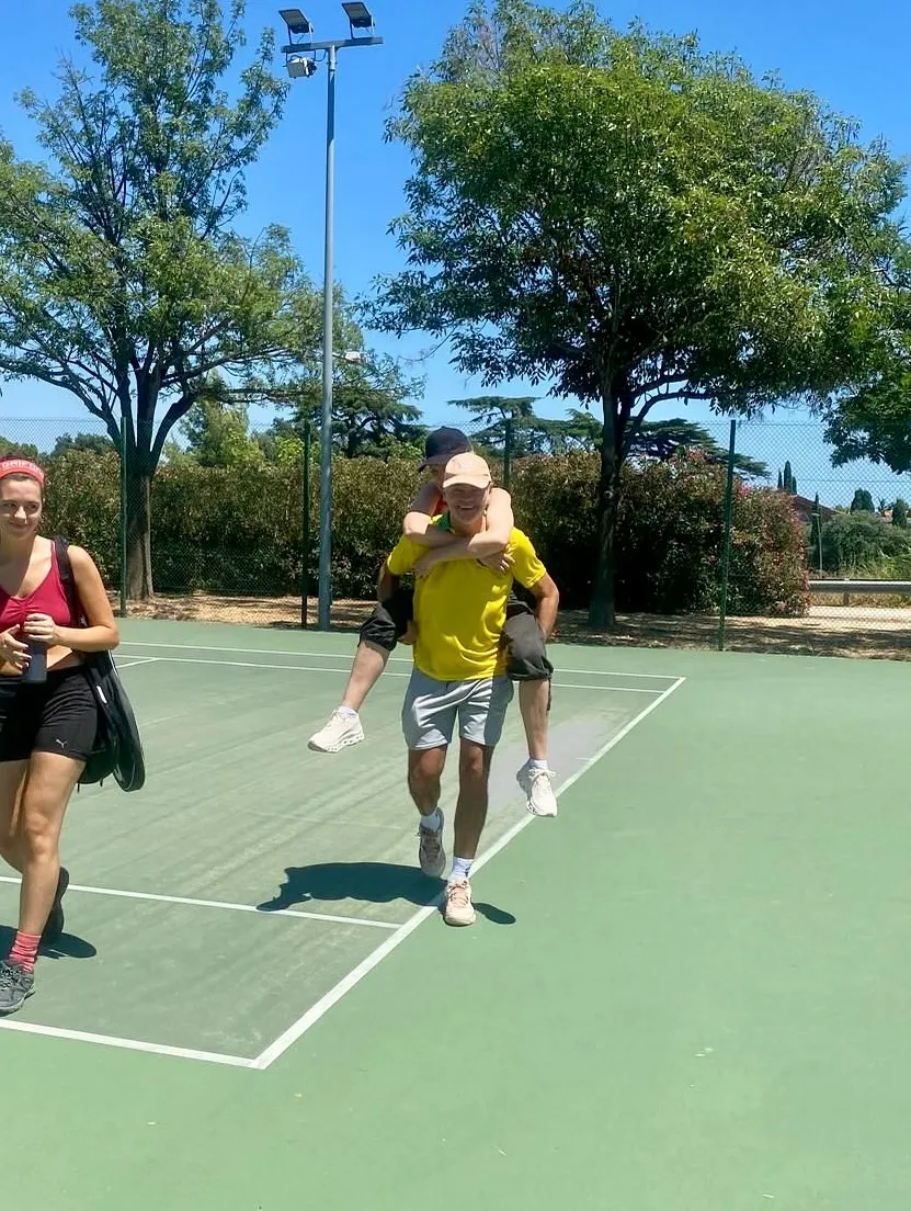 Judit Mascó tras su accidente jugando al tenis.