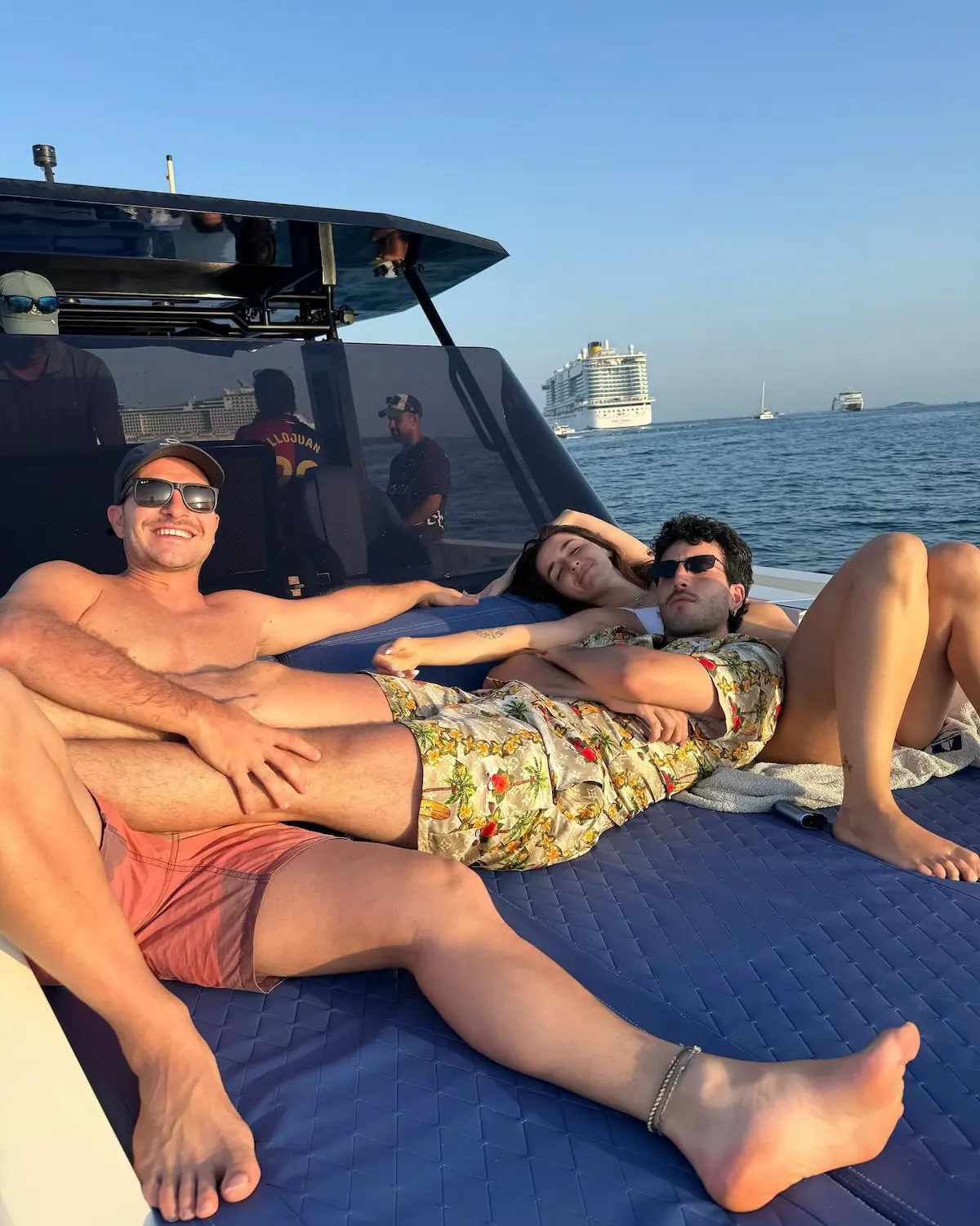Sebastián Yatra y Lola Índigo en la Ibiza