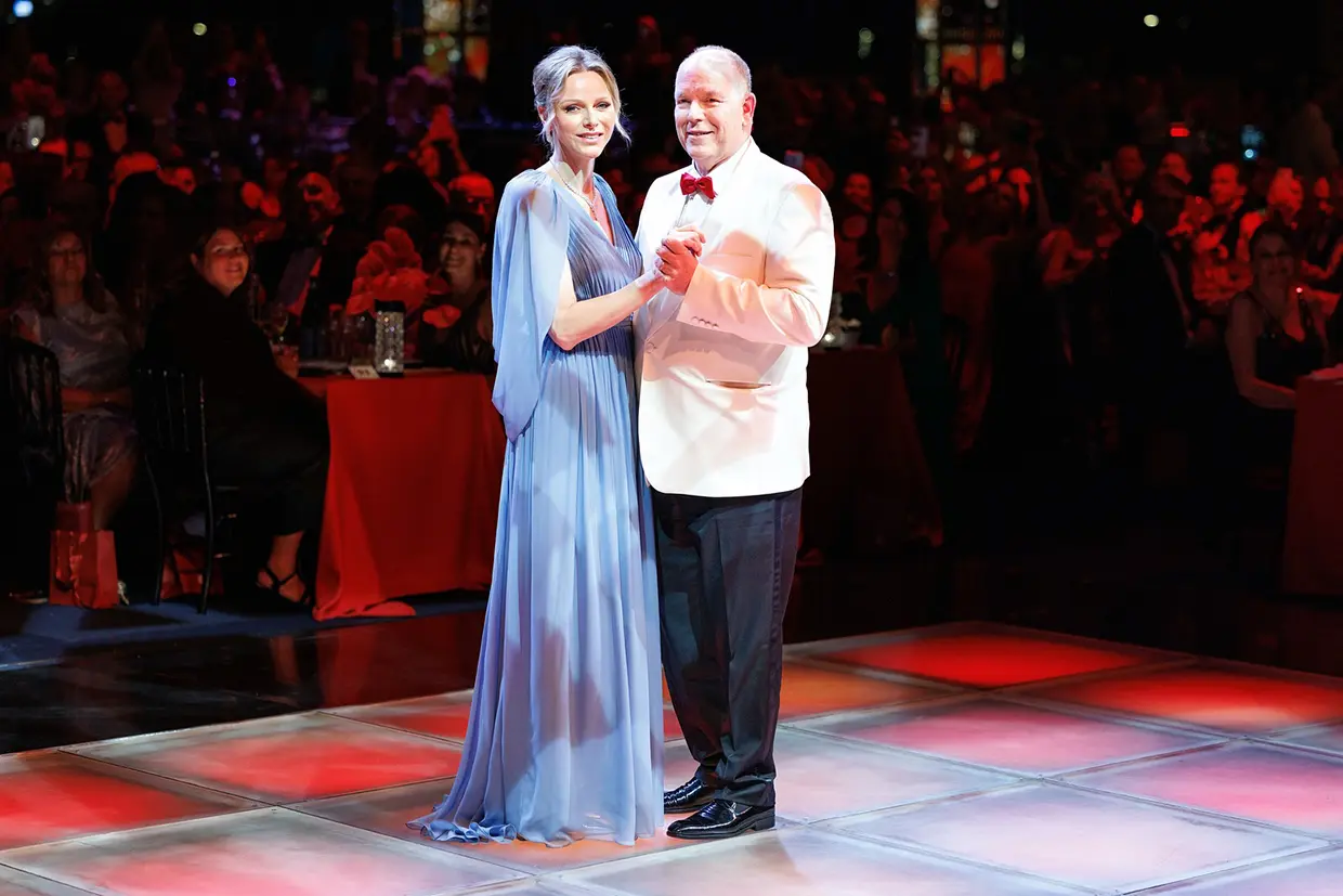Alberto y Charlene de Mónaco en la Gala de la Cruz Roja.