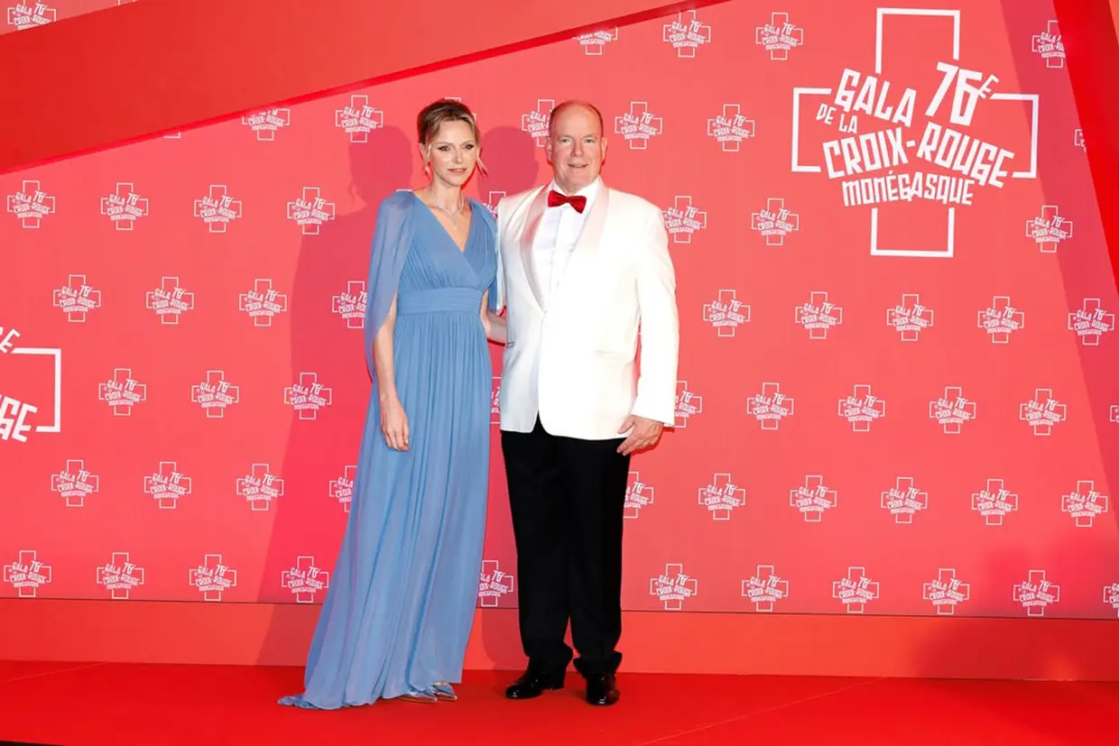 Alberto y Charlene de Mónaco en la Gala de la Cruz Roja.