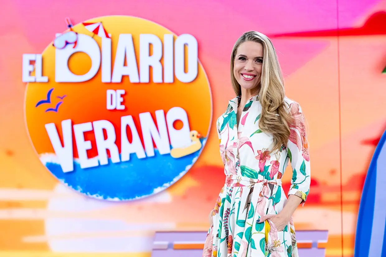 Cristina Lasvignes presentadora de 'El diario de verano'.