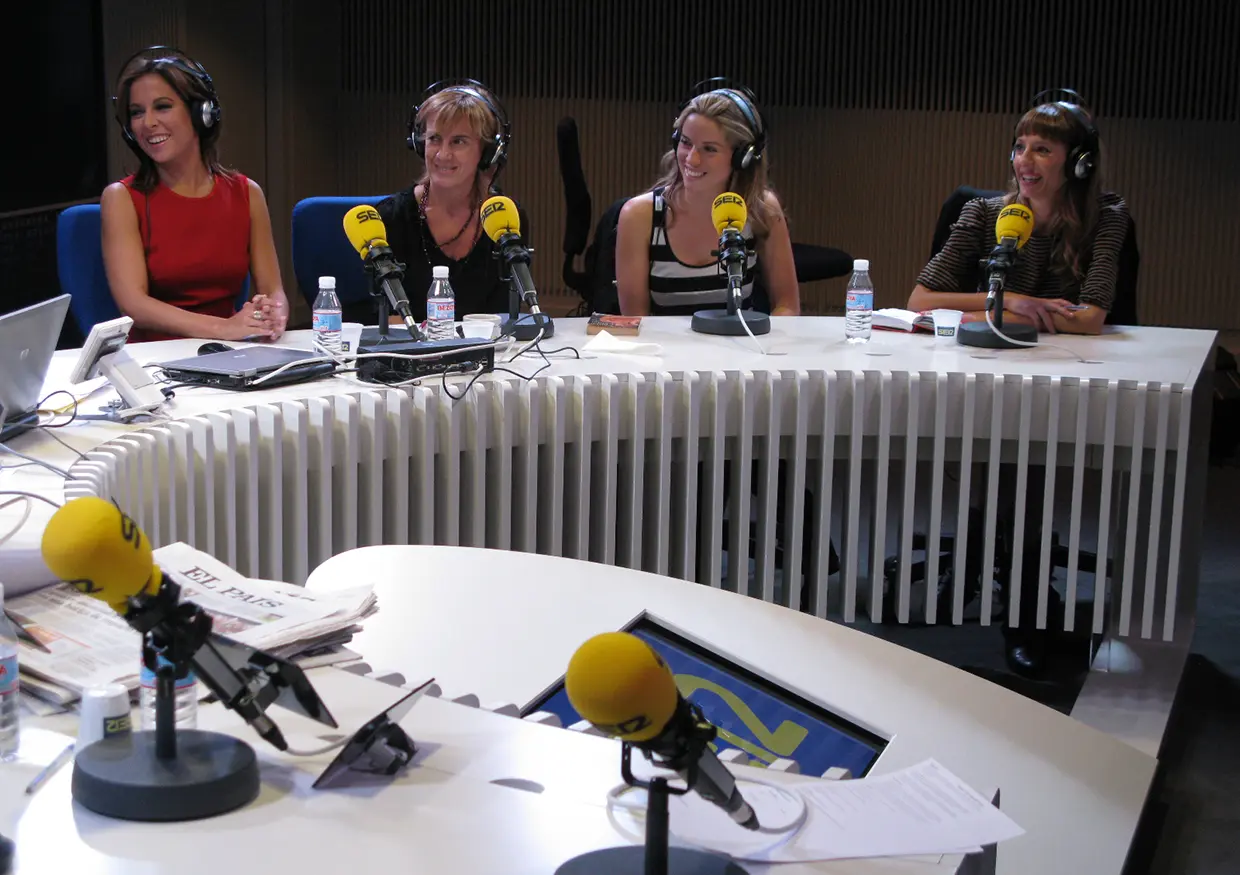 Cristina Lasvignes junto a Mara Torres, Gemma Nierga y Macarena Berlín en el programa de radio 'Hablar por hablar'.