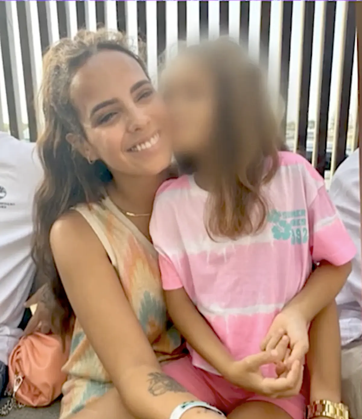 Gloria Camila y su sobrina