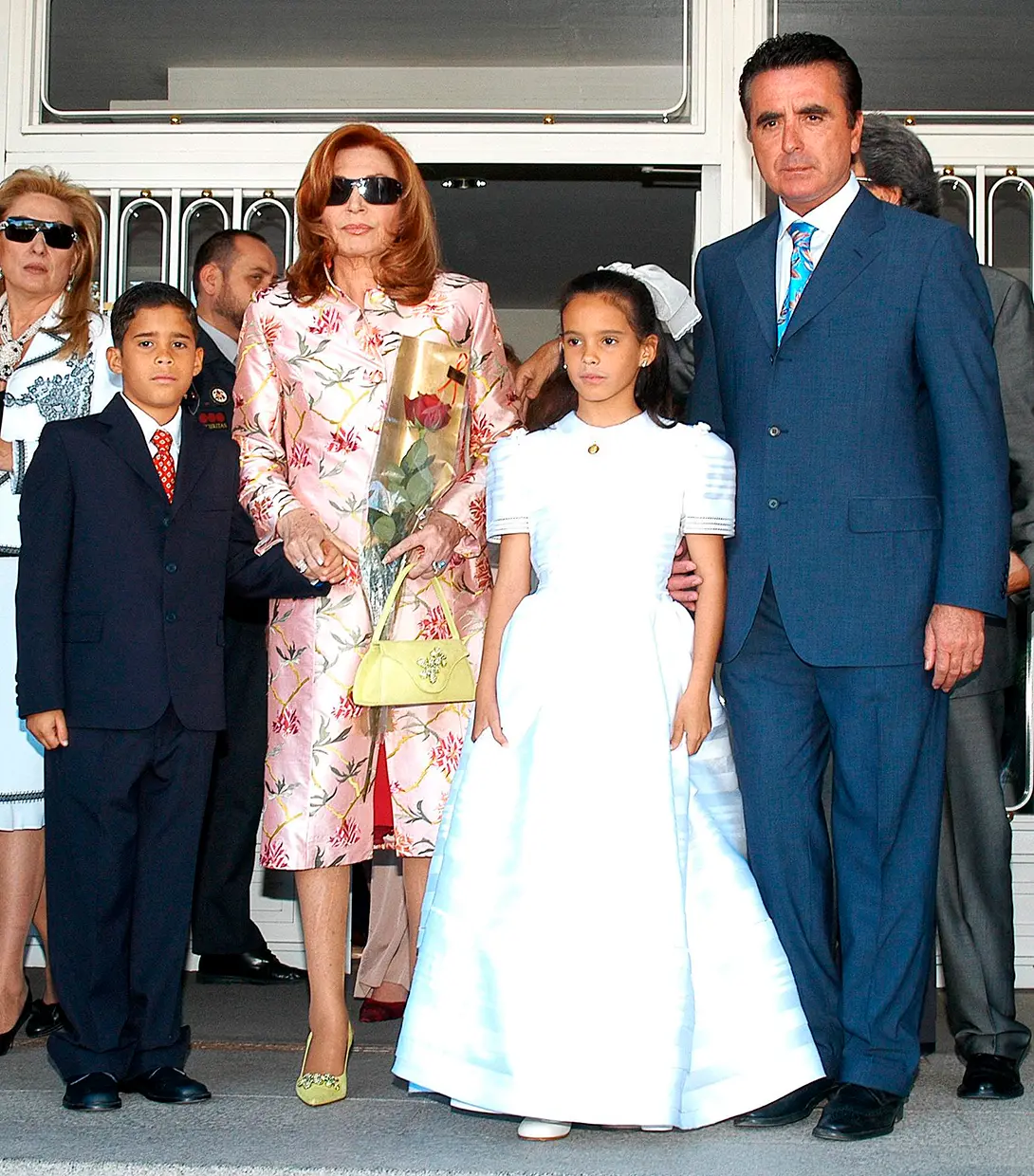 Gloria Camila el día de su primera comunión junto a sus padres Rocío Jurado y José Ortega Cano y a su hermano José Fernando.