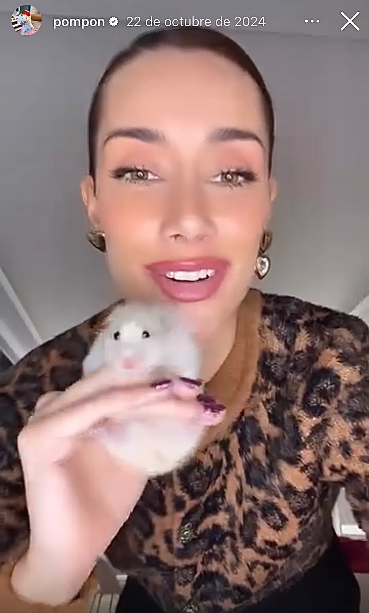 Adara Molinero con Pompón