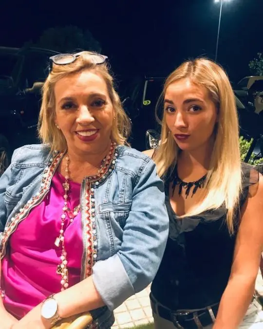 Carmen Borrego junto a su hija, Carmen Almoguera.