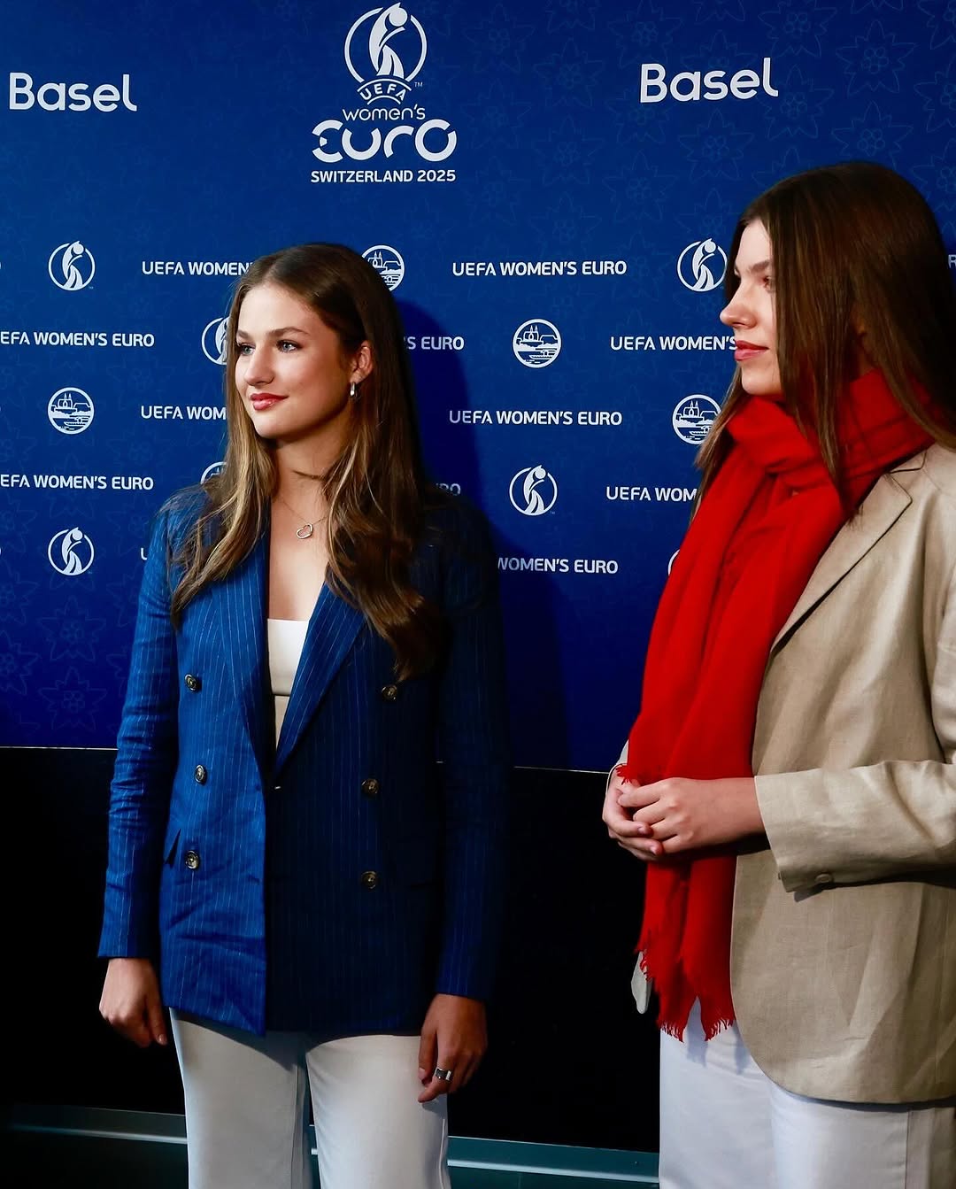 Te contamos el secreto que esconde la bufanda roja de la infanta Sofía