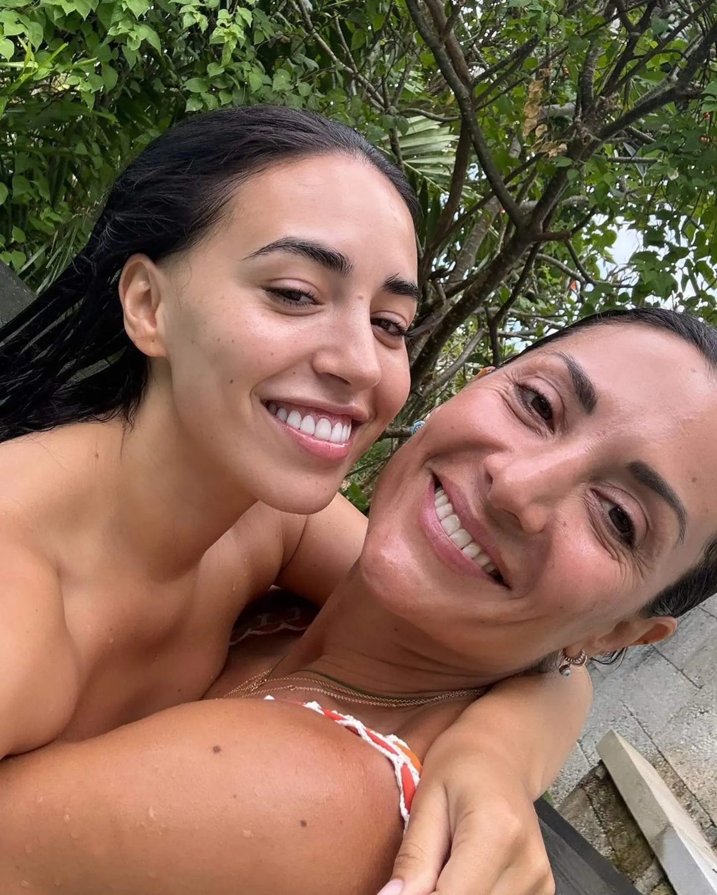 Nagore Robles y su novia, Carla Flila.