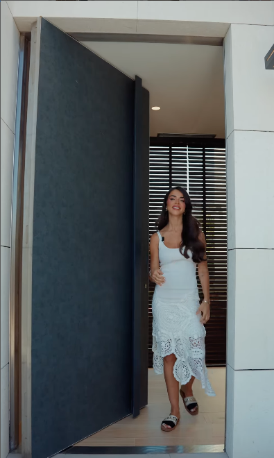 Violeta Mangriñán enseña su nueva mansión en Madrid: de estilo nórdico y piscina infinita