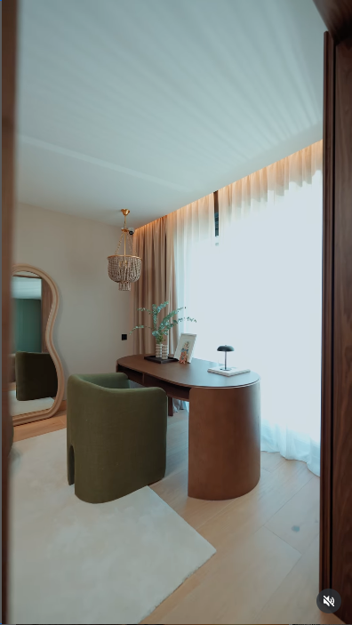 Violeta Mangriñán enseña su nueva mansión en Madrid: de estilo nórdico y piscina infinita