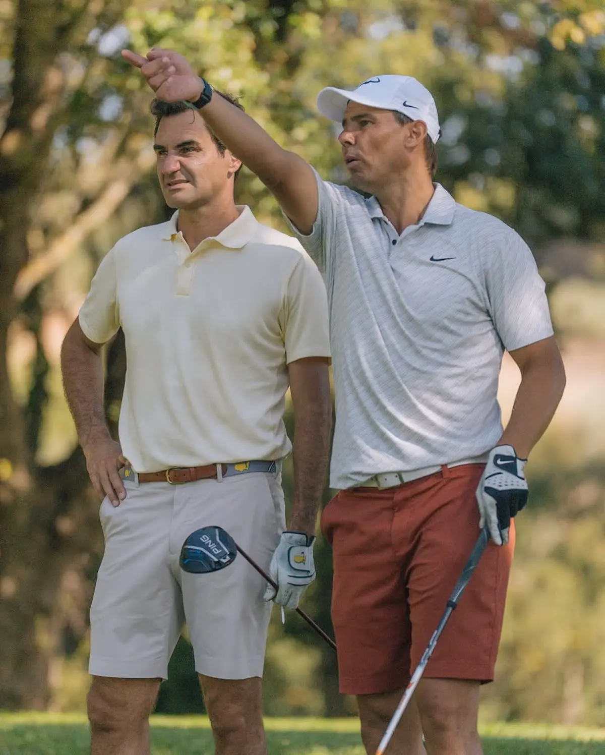 Nadal y Federer jugando al golf
