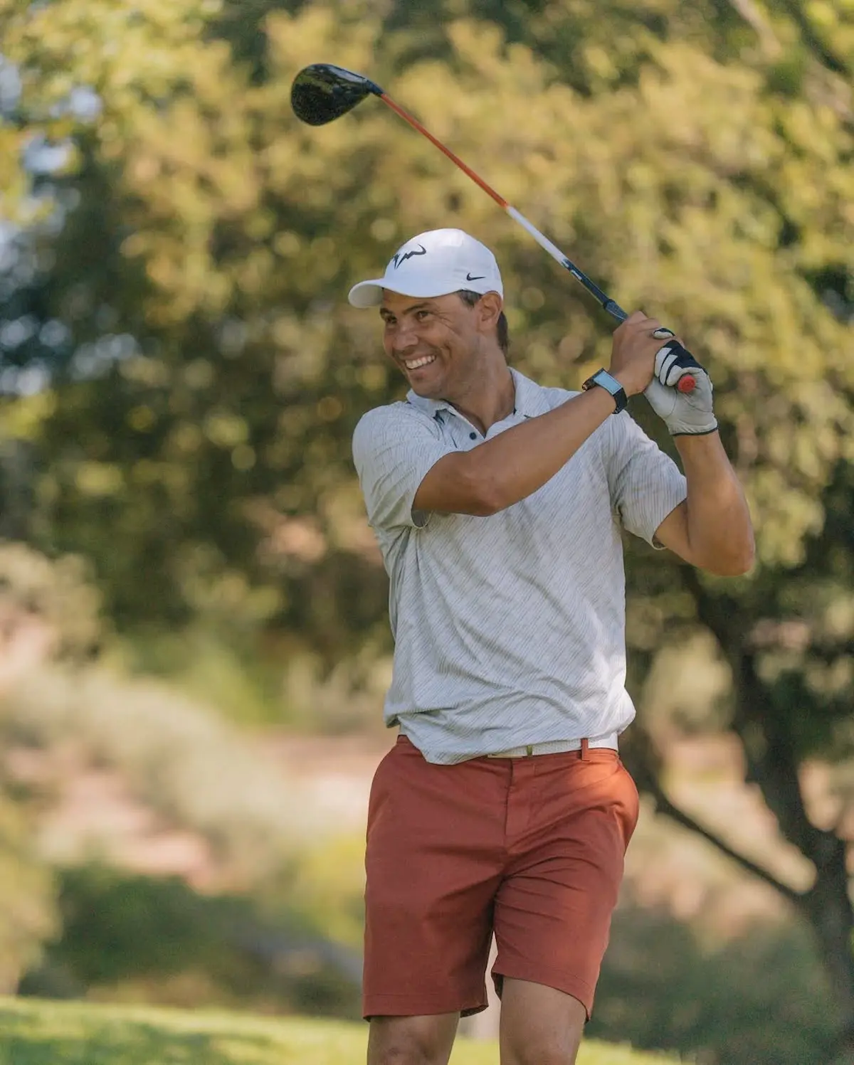 Rafa Nadal jugando al golf