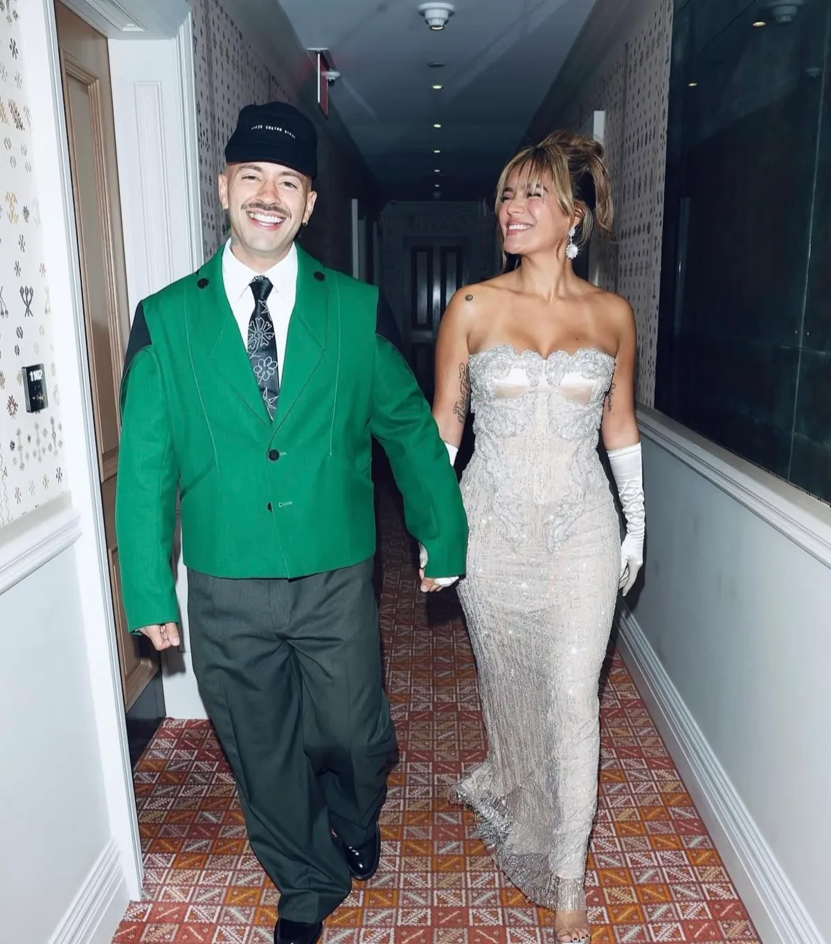 Karol G junto a su pareja, el cantante Feid