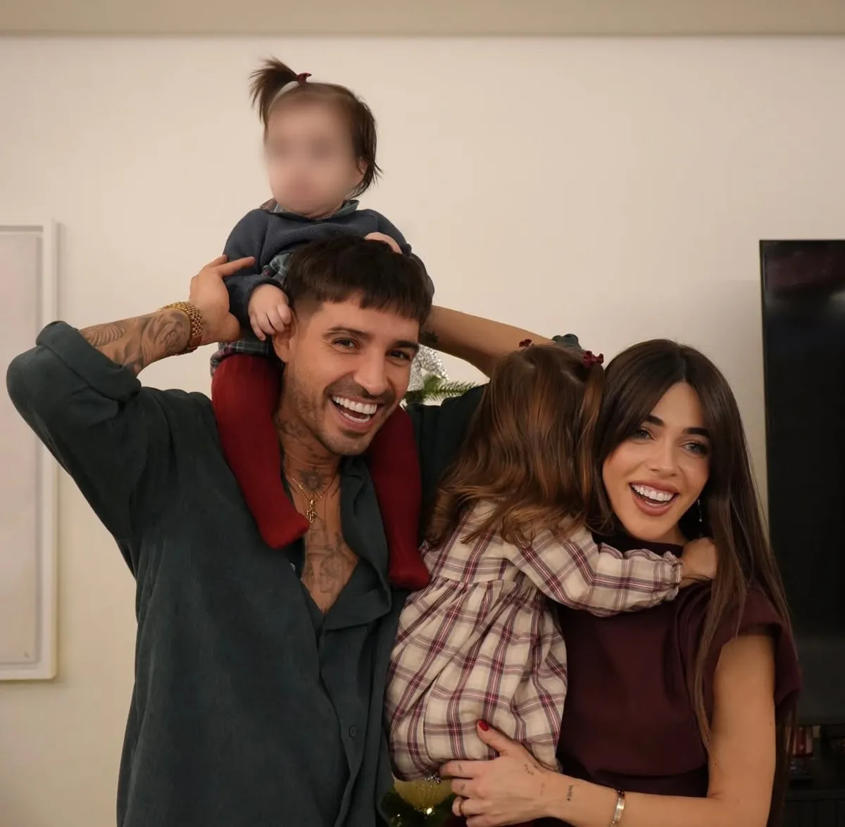 Fabbio, Violeta Mangriñán y sus dos hijas, Gala y Gia