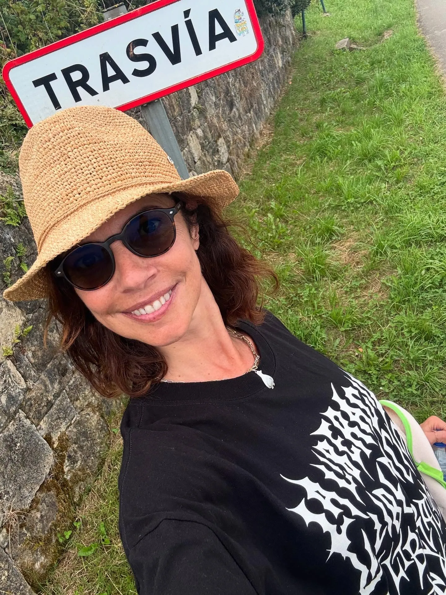 Maribel Verdú en la localidad donde vive Antonio Resines.