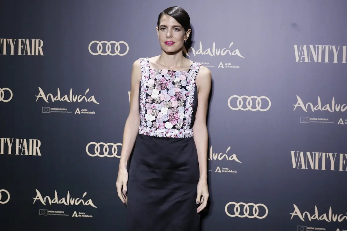 Carlota Casiraghi posando