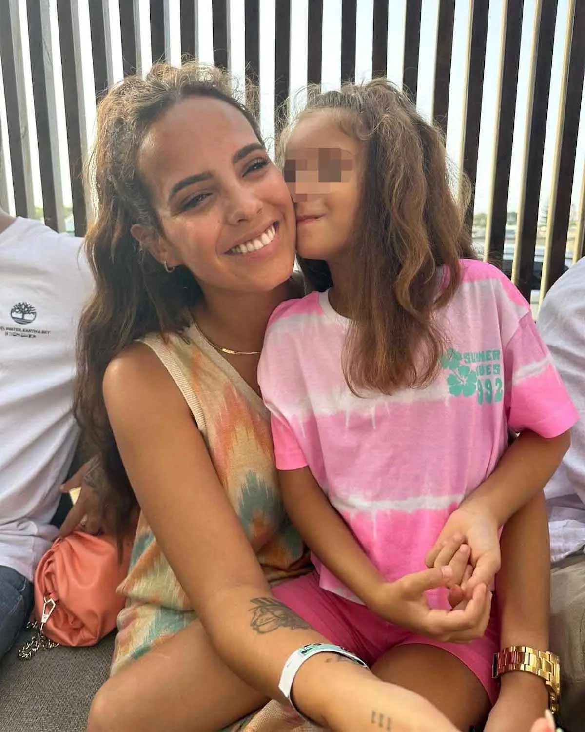 Gloria Camila y su sobrina