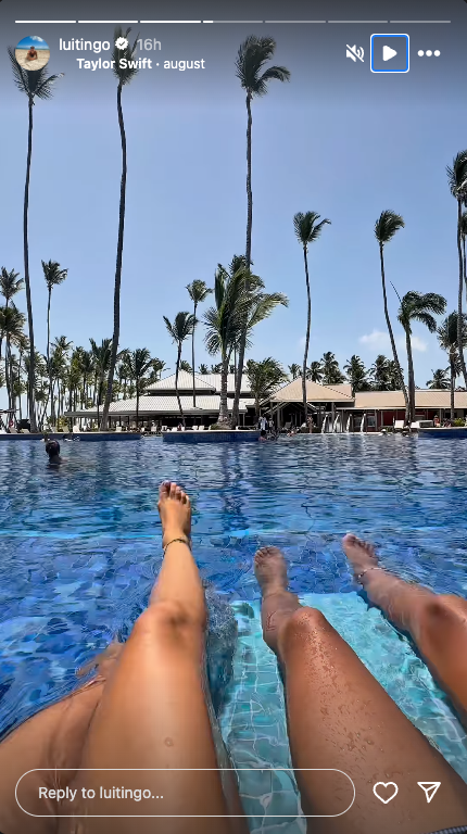 Luitingo acompañado de una chica en Punta Cana.