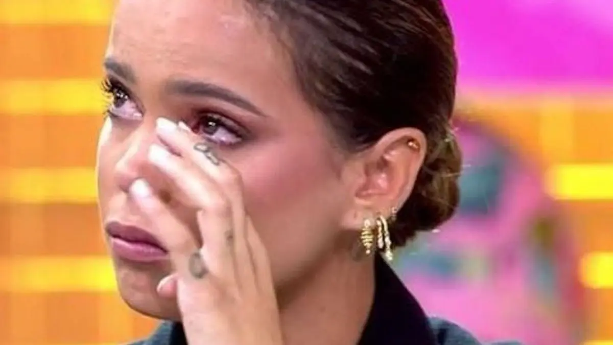 Gloria Camila llorando