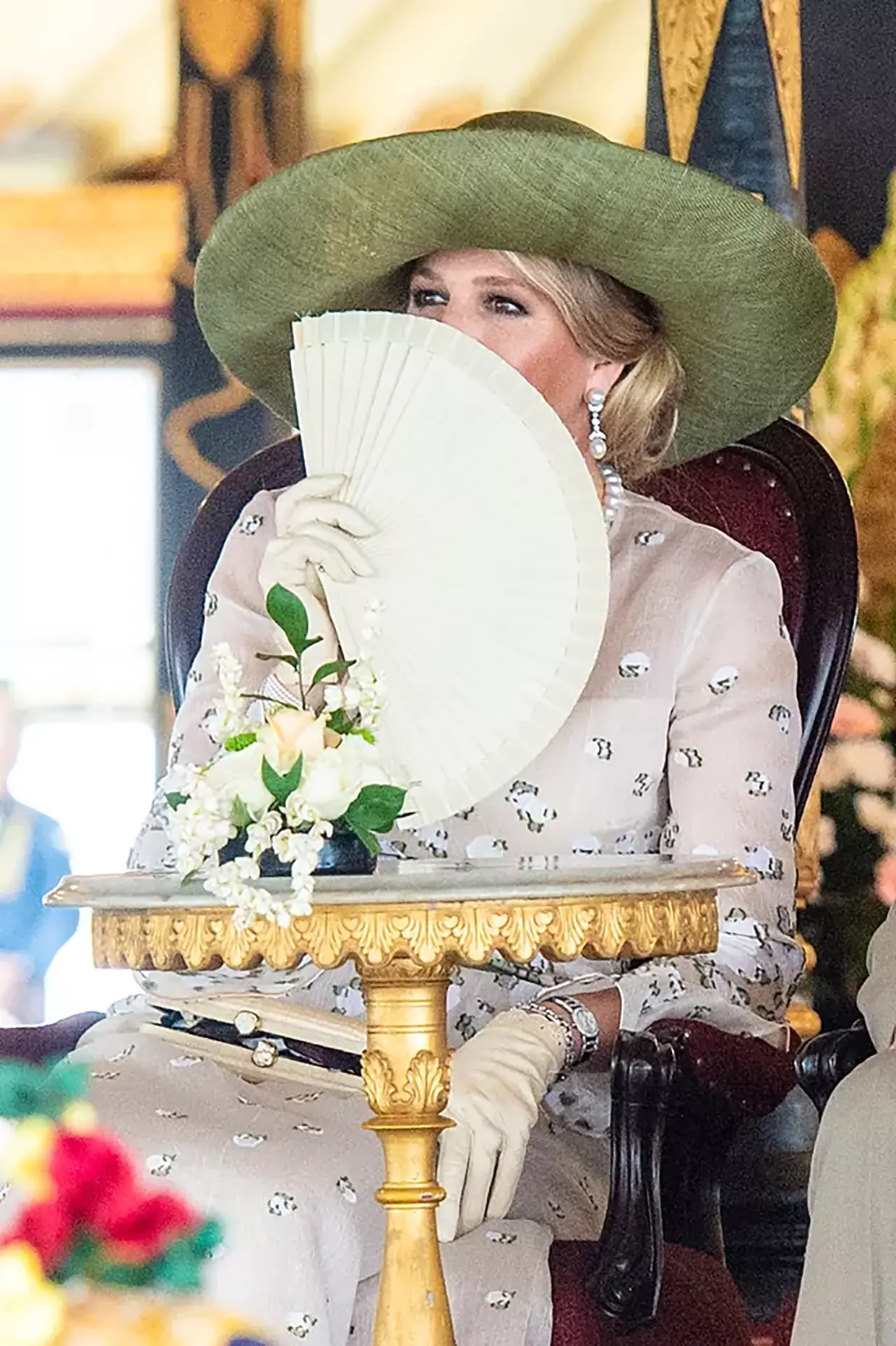 Máxima de Holanda con un abanico