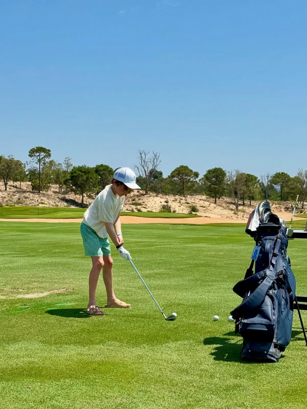 Hijo de Robbie Williams jugando al golf