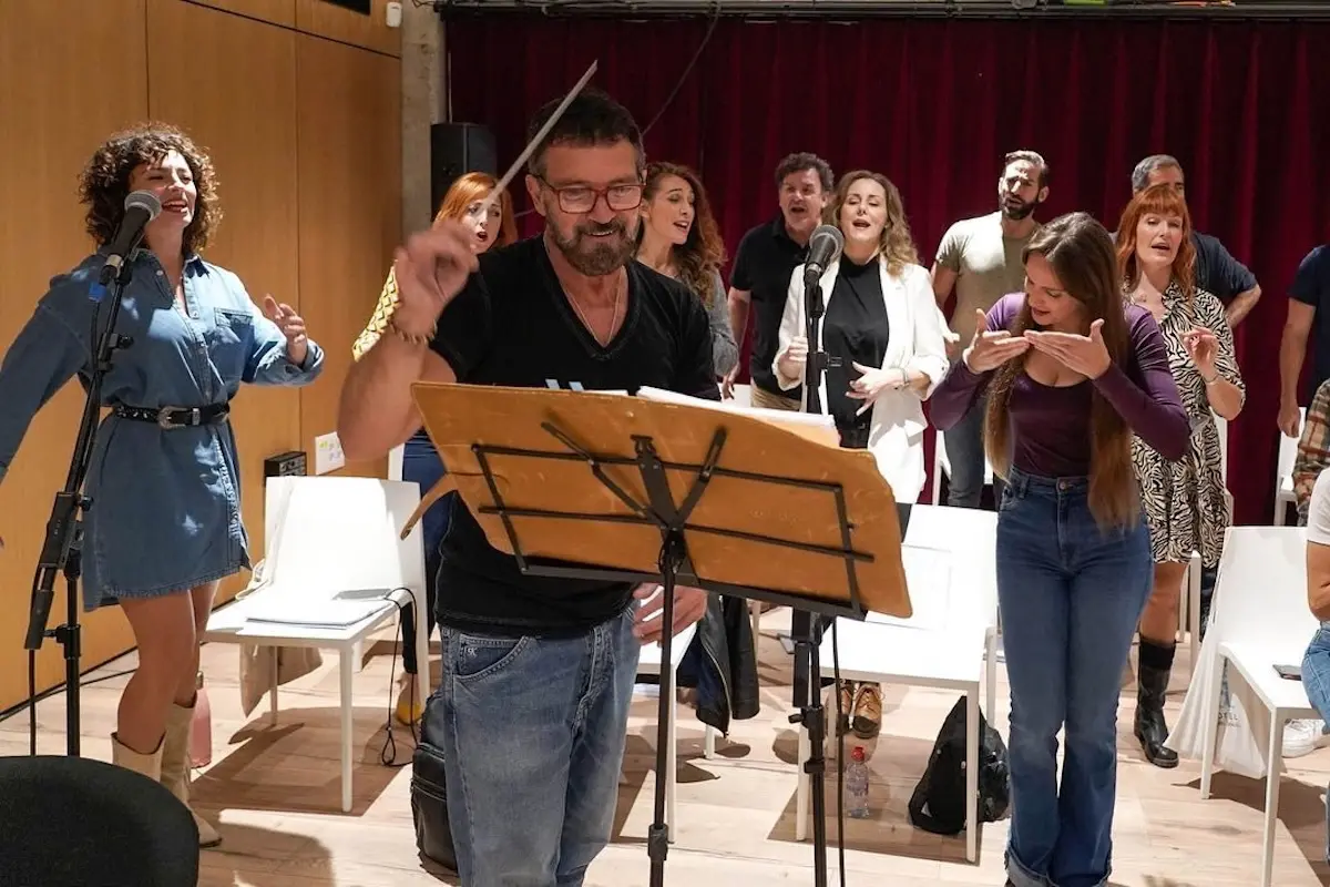 Antonio Banderas dirigiendo