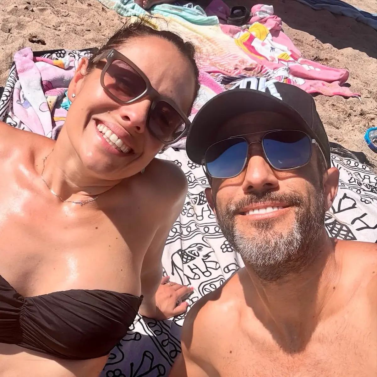 Sara Rubio Roberto Leal en la playa