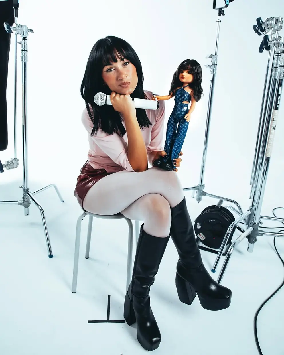 Aitana con su propia muñeca Nancy.